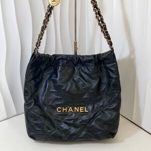 Chanel Black Quilted Shoulder Bag with Gold Chain
